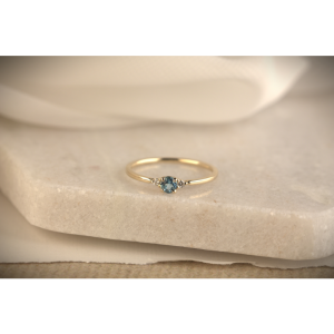 GG Briljant ring Mia 0.03 crt H/Si + Swiss Blue Topaz