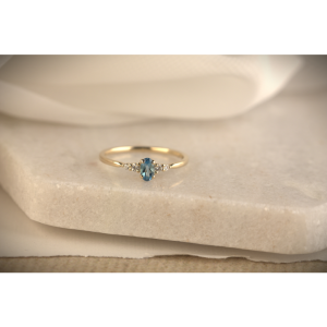 GG Briljant ring Lovo 0.07 crt H/Si + Swiss Blue Topaz